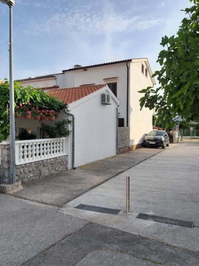 Apartmani Jozefina Omišalj Eksteriør billede