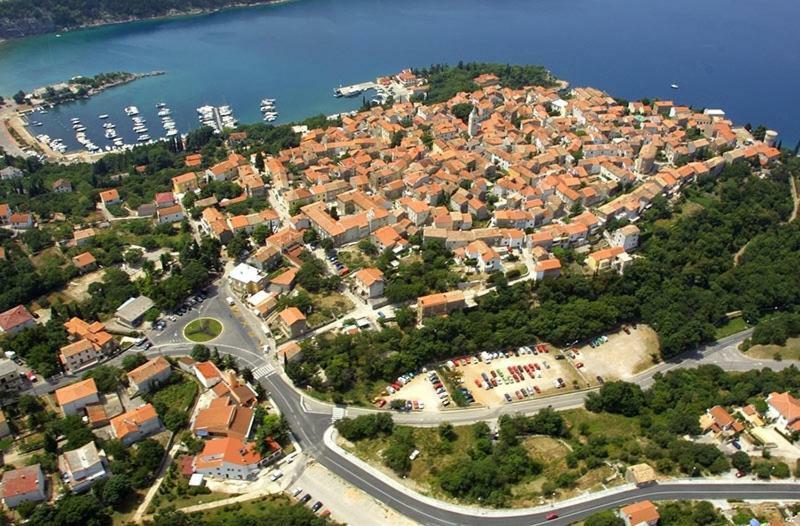 Apartmani Jozefina Omišalj Eksteriør billede
